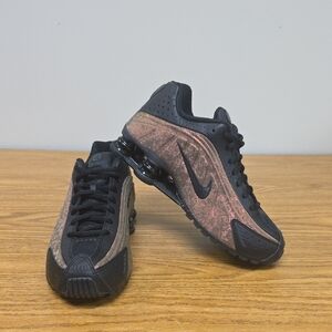 Nike Shox R4 'Black Floral' Women's Size 7 HV0934 002 New